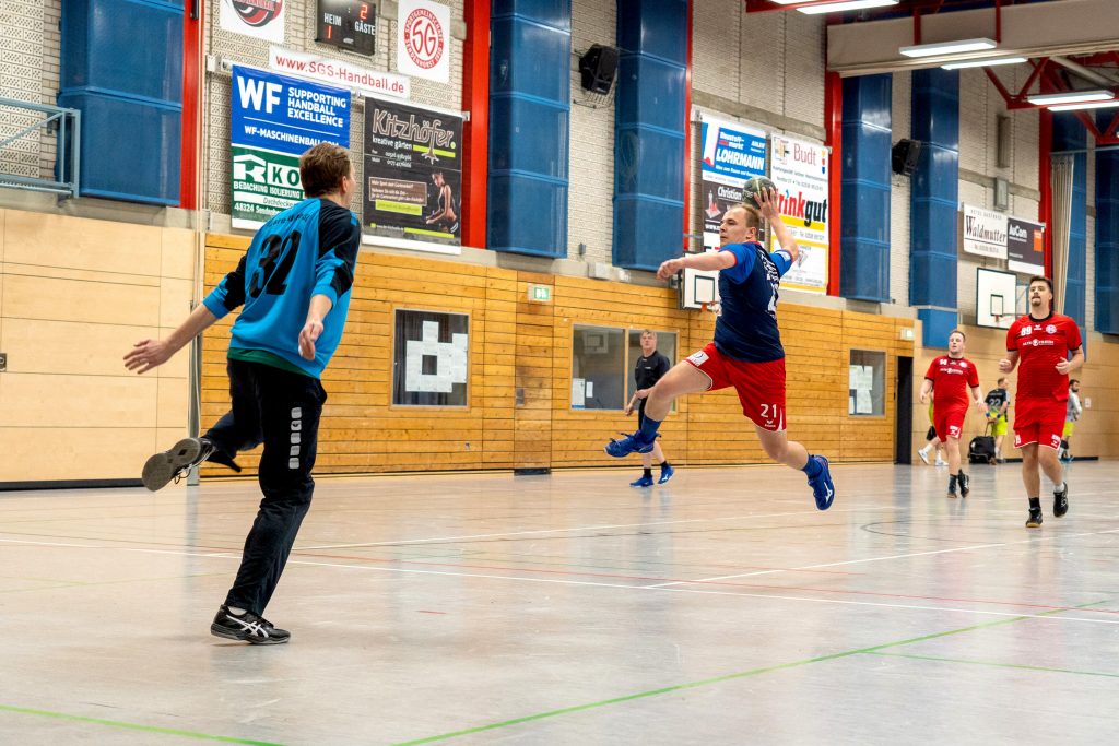 Spieler der 2. Herren beim Tempogegenstoß