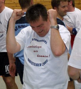 Uwe Landau freut sich über den Aufstieg in die Landesliga 2005