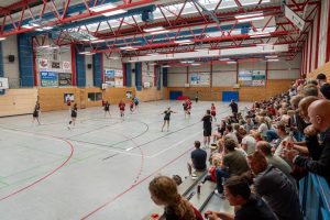 Voll Hütte schon zum Spiel der Damen