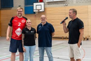 Ein großer Anteil am Gelingen des Projekts gebührt den Firmen Bigtime (links) und Kempa (rechts am Mikrofon)